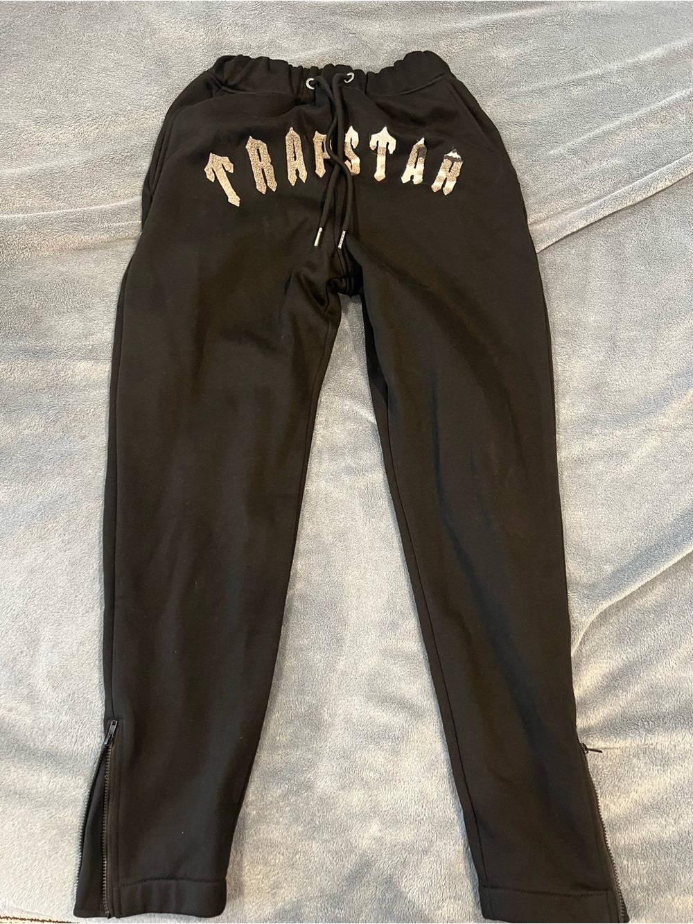 Trapstar logo zip sweats 
Size: S
Brand new